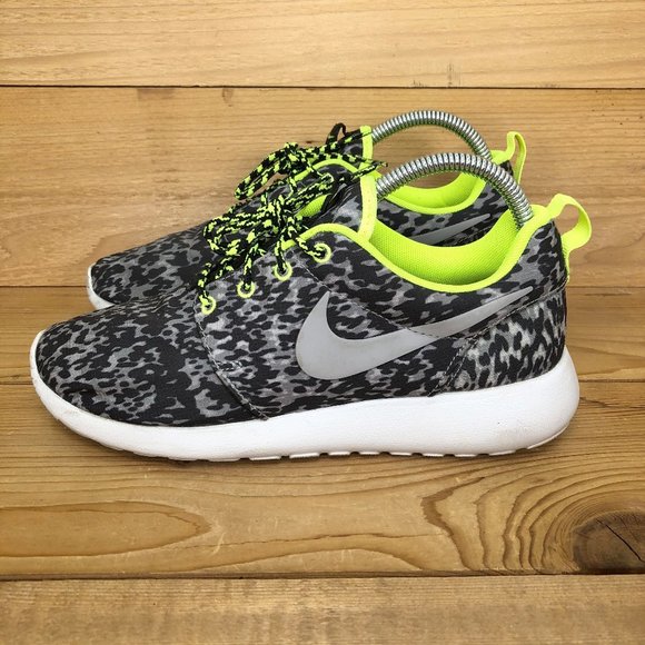 roshe one running sneaker